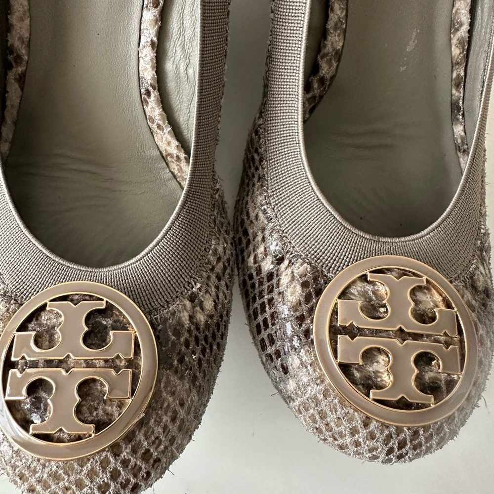 Tori Burch Snake Skin print Wedge shoes  size 5.5 w/ Box & Dust bag